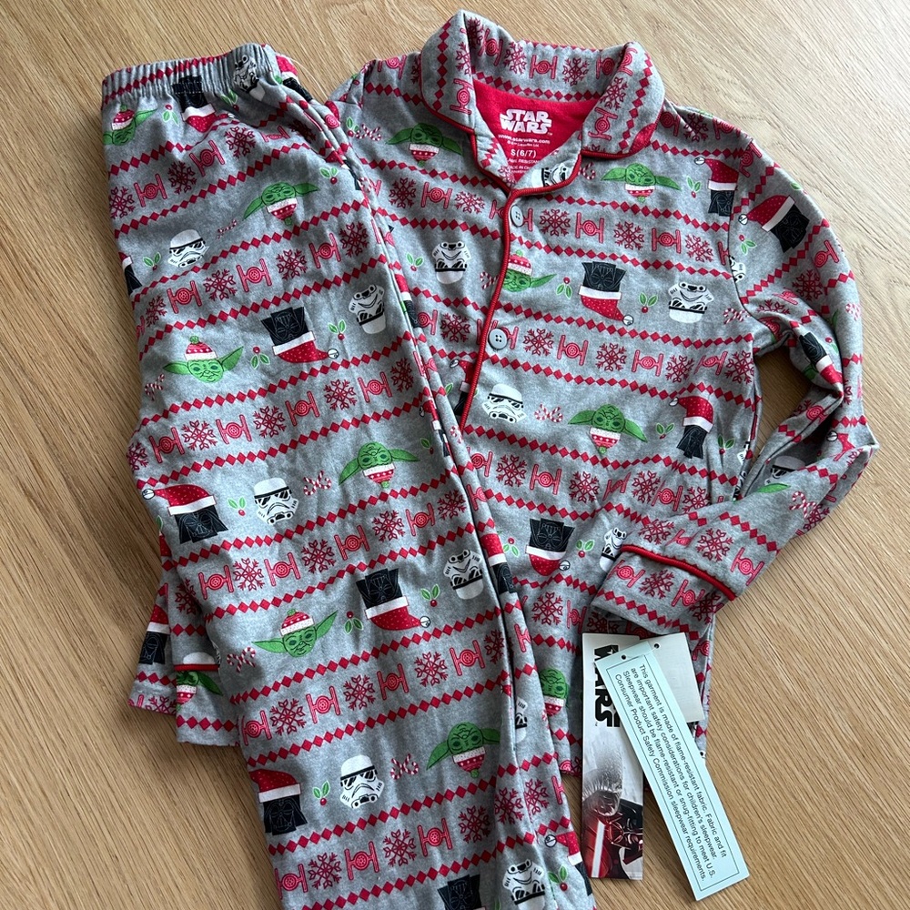 NWT Star Wars Boys holiday pajamas sz 6/7